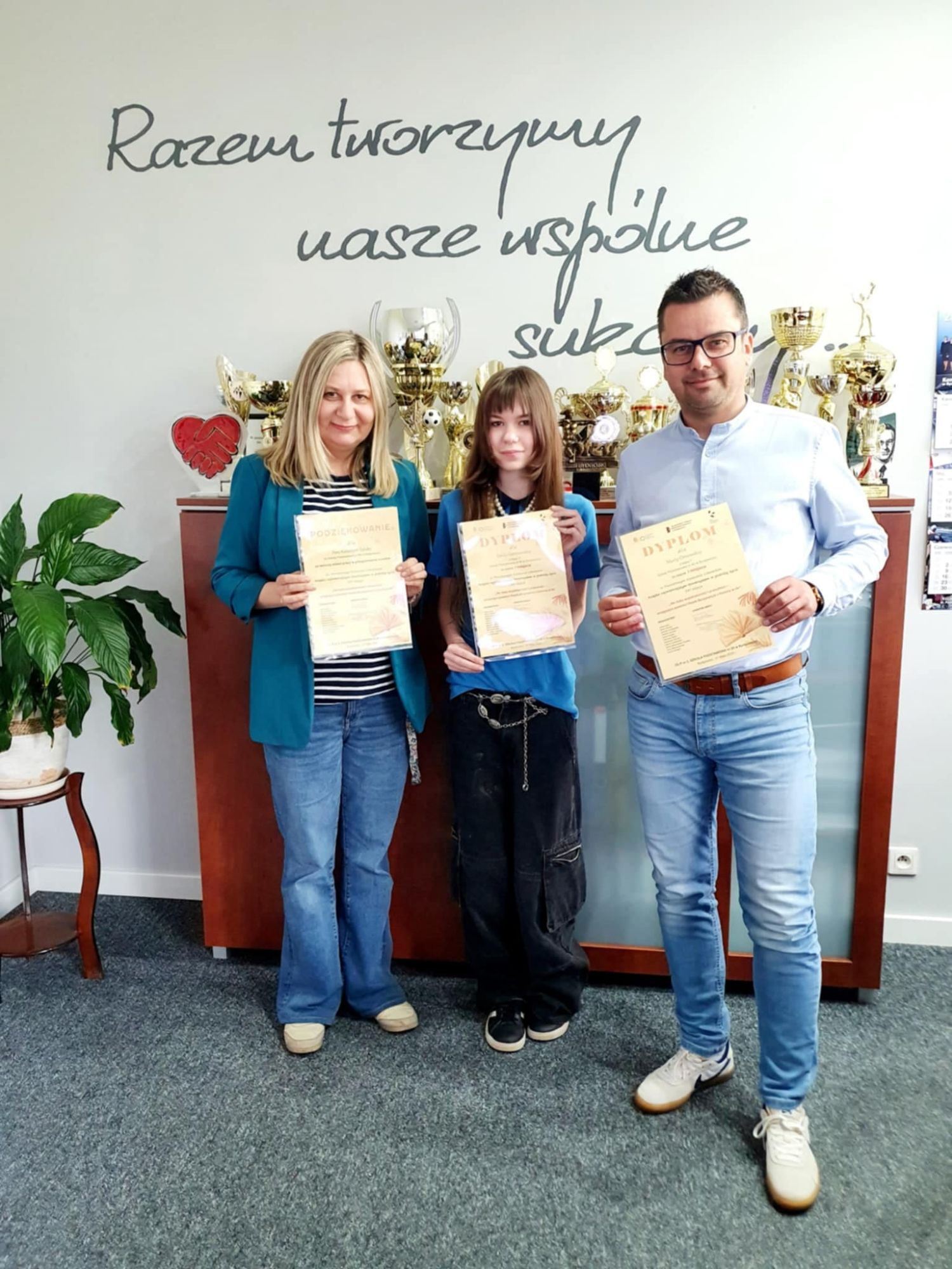 Sukces polonistyczny Emilii i Marty z klasy 7b